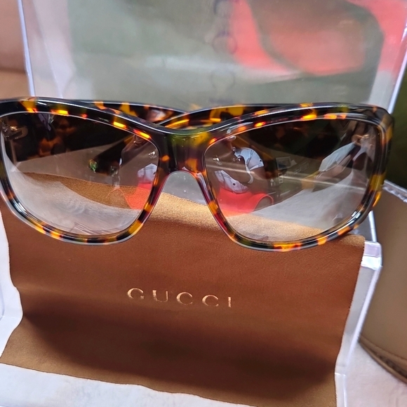 Gucci Tortoiseshell Vintage‎ Sunglasses - Picture 3 of 5